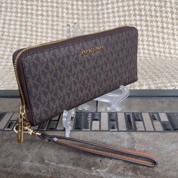 Michael Kors Jet Set Travel Large Travel CONTINENTAL Wallet-Wristlet - Picture 2 of 16